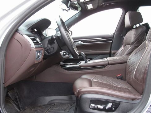 Used 2020 BMW ALPINA B7 xDrive w/ Luxury Rear Seating Package image 11