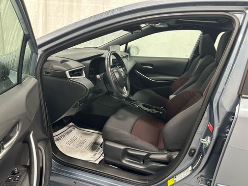 Used 2025 Toyota Corolla SE w/ SE Premium Package image 10