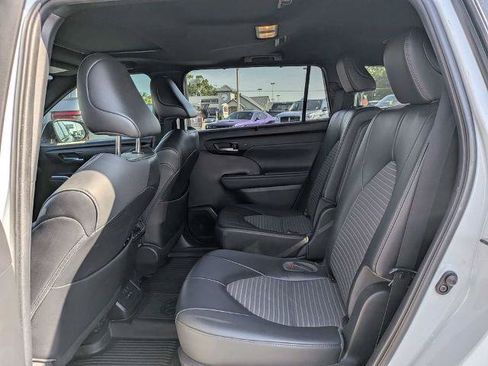 Used 2022 Toyota Highlander XSE FWD image 14