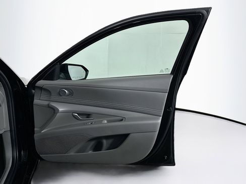 Used 2025 Hyundai Elantra SEL FWD image 32