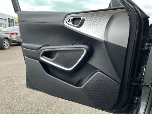 Used 2025 Kia Soul LX w/ LX Technology Package image 18