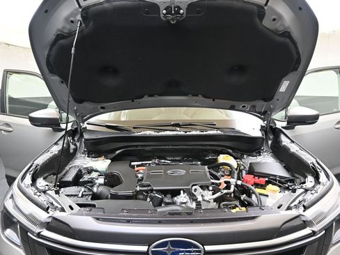 Used 2025 Subaru Forester Limited AWD/4WD image 9