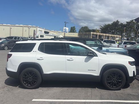 Used 2023 GMC Acadia SLE w/ Elevation Edition FWD image 4