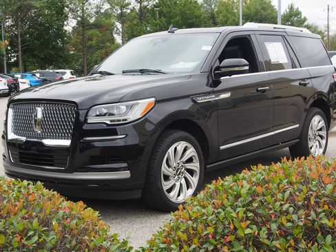 Used 2024 Lincoln Navigator Premiere image 4