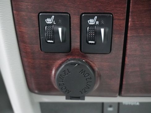 Used 2012 Toyota Sienna XLE w/ Entertainment Pkg FWD image 24