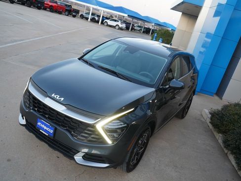 Used 2024 Kia Sportage LX image 12