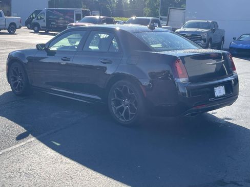 Used 2019 Chrysler 300 S w/ 300S Premium Group 2 RWD image 6