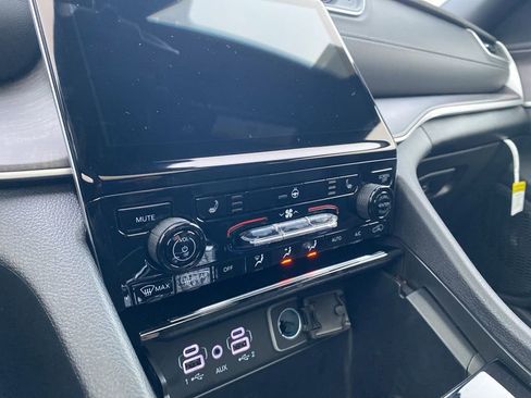 New 2025 Jeep Grand Cherokee Limited image 29