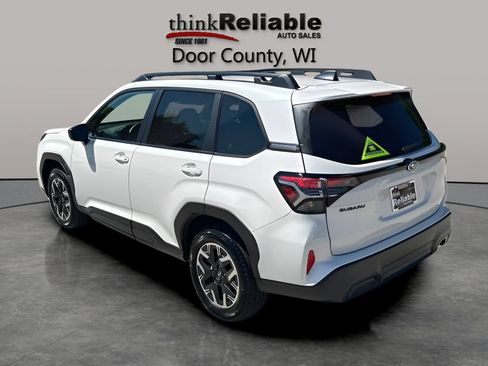 Used 2025 Subaru Forester Premium AWD/4WD image 3