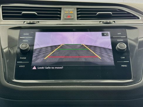 Used 2024 Volkswagen Tiguan SE AWD/4WD image 22