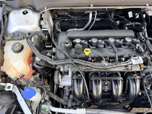 Used 2017 Ford Fusion SE w/ Fusion SE Technology Package FWD image 13