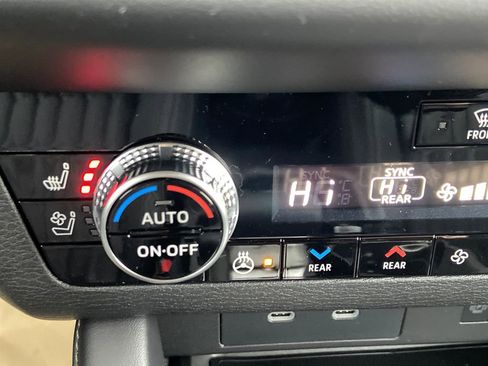 New 2026 Mitsubishi Outlander SEL AWD/4WD image 17