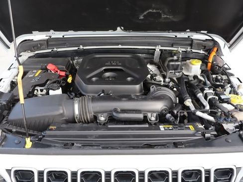 Used 2024 Jeep Wrangler Unlimited Sahara AWD/4WD image 18