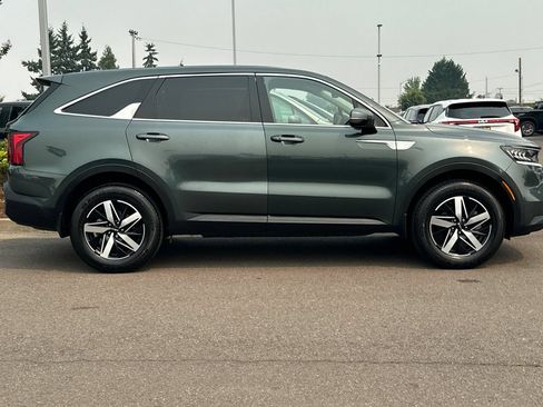 Used 2022 Kia Sorento LX AWD/4WD image 3