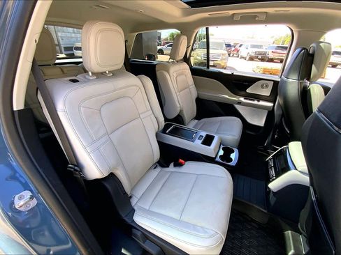 Used 2025 Lincoln Aviator Reserve w/ Luxury Package RWD image 20
