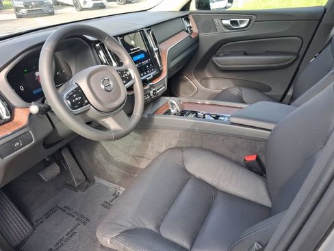 Used 2024 Volvo XC60 B5 Plus AWD/4WD image 13