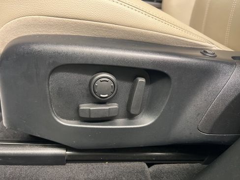 Used 2020 Land Rover Range Rover Velar S image 27