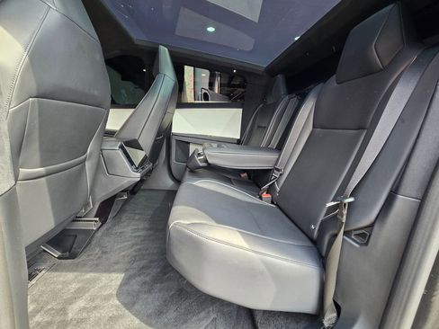 Used 2024 Tesla Cybertruck AWD Crew Cab image 22