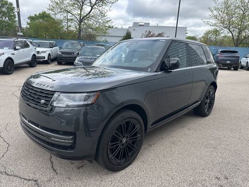 Used 2025 Land Rover Range Rover SE AWD/4WD image 2