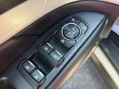 Used 2017 Ford Explorer XLT w/ Equipment Group 202A image 10