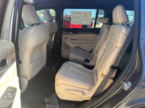 New 2026 Jeep Grand Cherokee L Limited w/ Limited Altitude Package AWD/4WD image 30