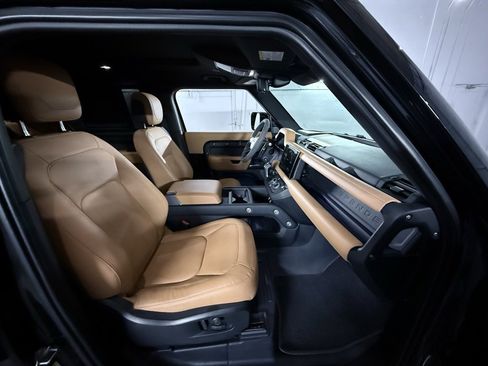 Used 2024 Land Rover Defender 90 V8 image 24
