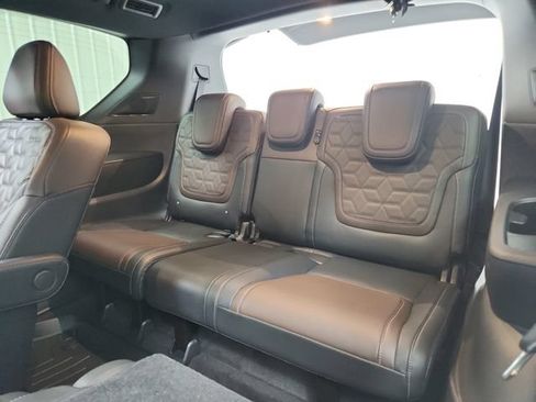 Used 2025 Nissan Armada Platinum Reserve AWD/4WD image 36