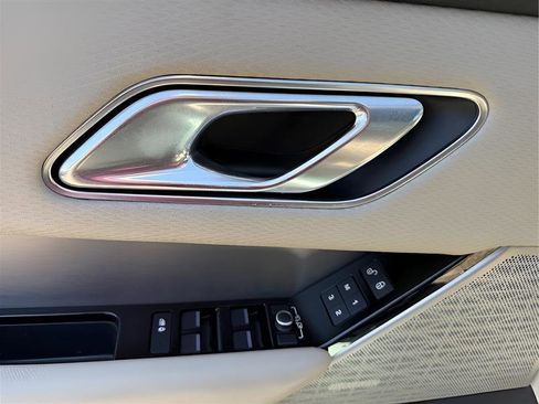 Used 2018 Land Rover Range Rover Velar R-Dynamic SE image 24