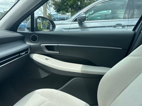 Used 2025 Hyundai Sonata SE FWD image 11
