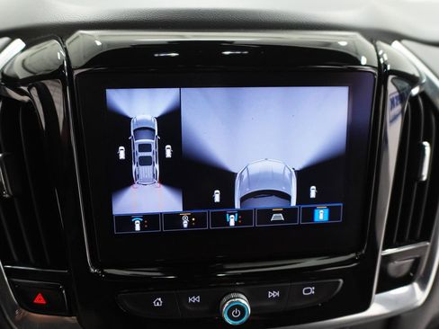 Used 2023 Chevrolet Traverse LT FWD image 19