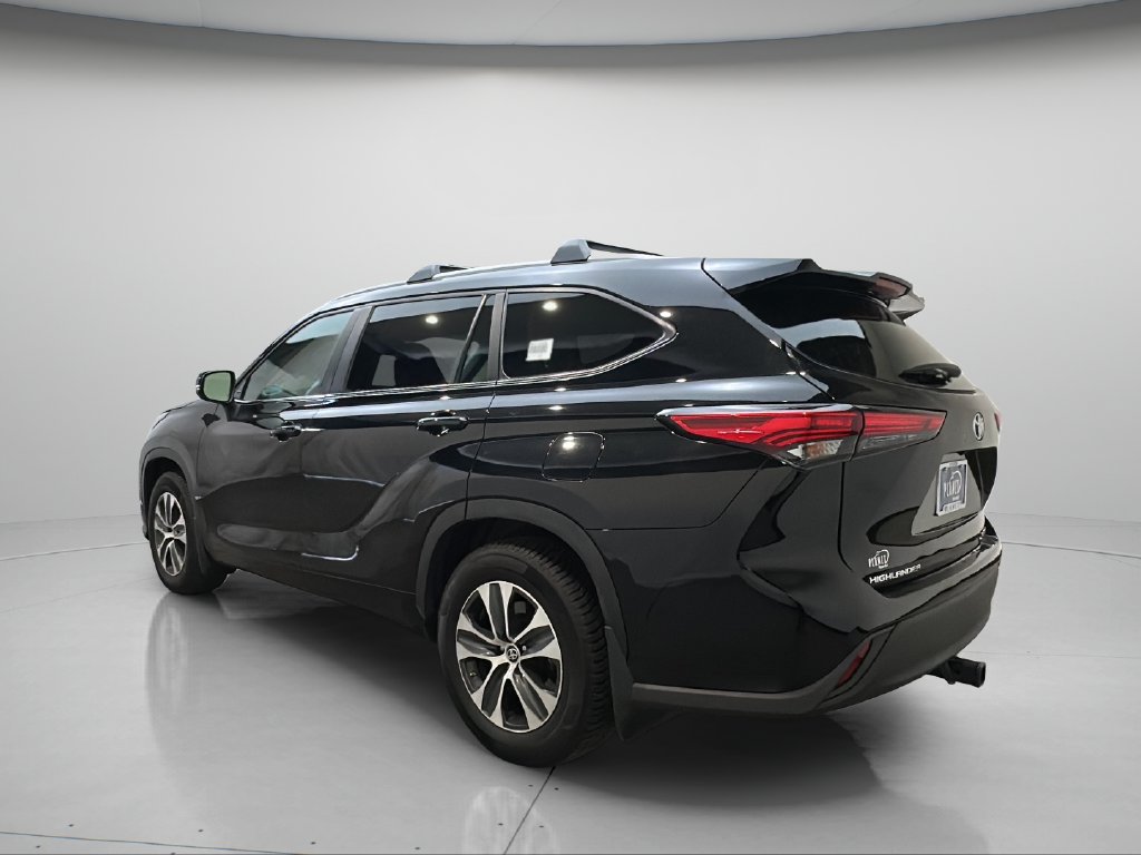 Used 2023 Toyota Highlander XLE AWD/4WD image 4