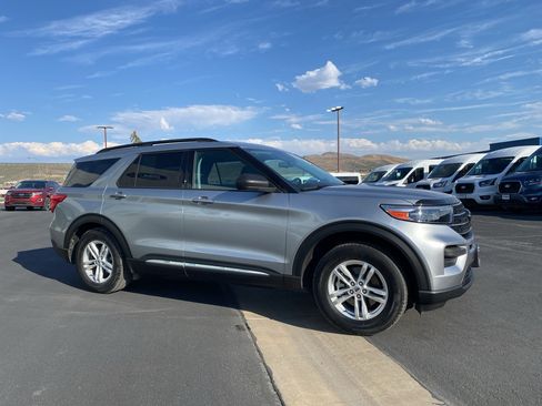 Used 2023 Ford Explorer XLT RWD image 15