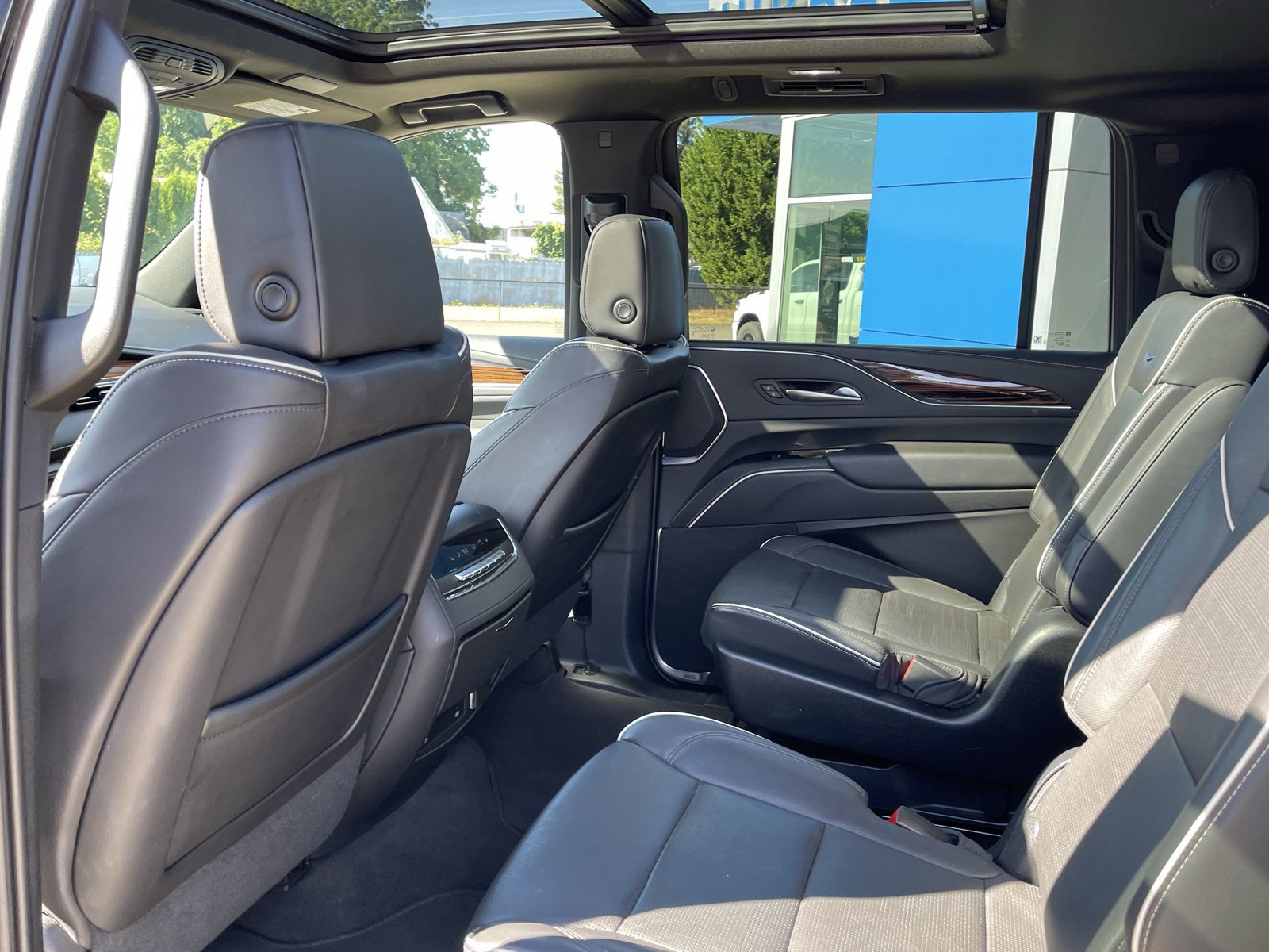 Used 2023 Cadillac Escalade ESV Premium Luxury AWD/4WD image 14
