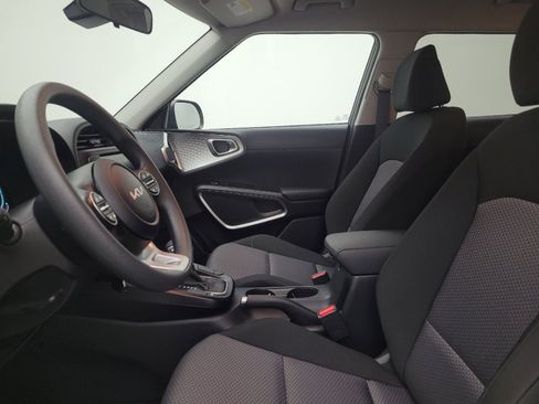 Used 2025 Kia Soul LX image 17