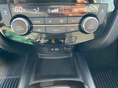 Used 2018 Nissan Rogue SV FWD image 28