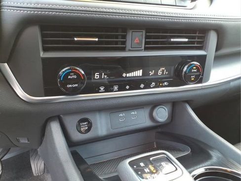 Used 2025 Nissan Rogue SV AWD/4WD image 28