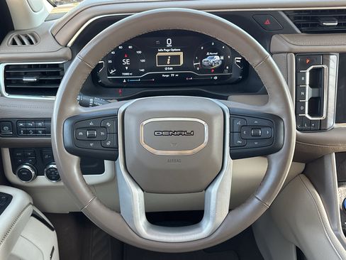 Used 2023 GMC Yukon Denali AWD/4WD image 10