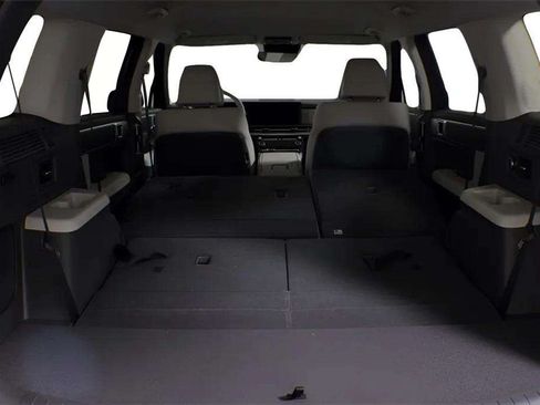 Used 2025 Hyundai Santa Fe SEL FWD image 16