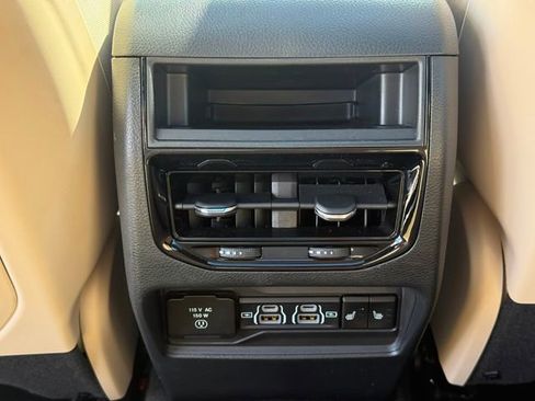 Used 2024 Jeep Grand Cherokee Limited w/ Luxury Tech Group II AWD/4WD image 27