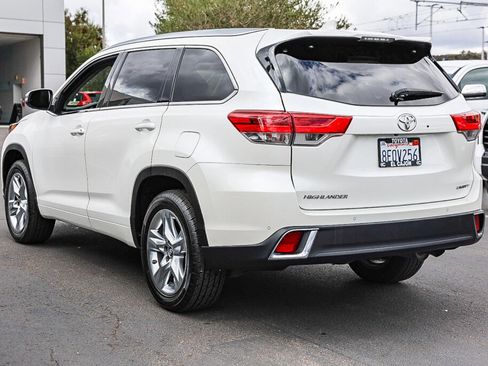 Used 2018 Toyota Highlander Limited FWD image 25