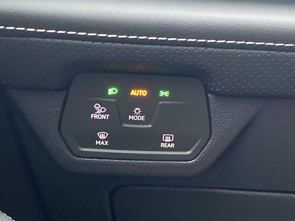 Used 2024 Volkswagen Atlas SE FWD image 30
