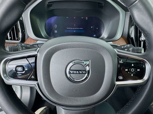 Used 2023 Volvo XC60 B5 Plus image 16