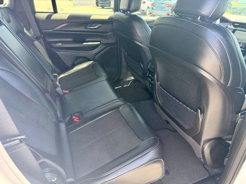 Used 2023 Jeep Grand Cherokee Altitude AWD/4WD image 11