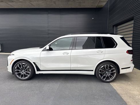Used 2023 BMW X7 xDrive40i w/ Executive Package image 2