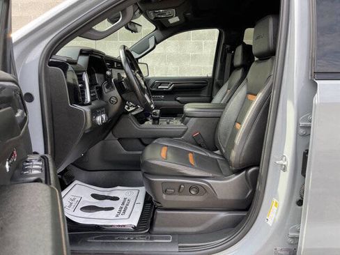 Used 2024 GMC Sierra 1500 AT4 w/ Technology Package image 8