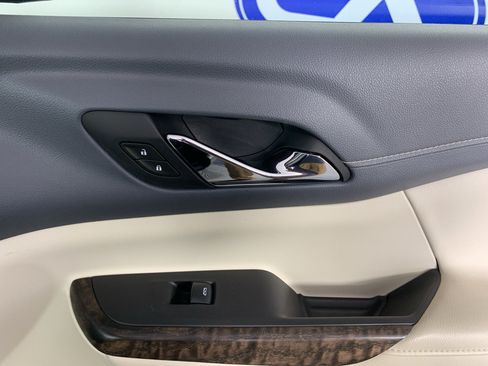 Used 2021 GMC Acadia Denali w/ Denali Technology Package FWD image 41