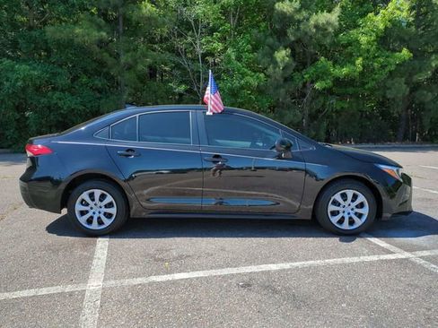 Used 2025 Toyota Corolla LE FWD image 3