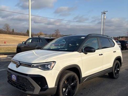 New 2026 Volkswagen Taos SE AWD/4WD image 10