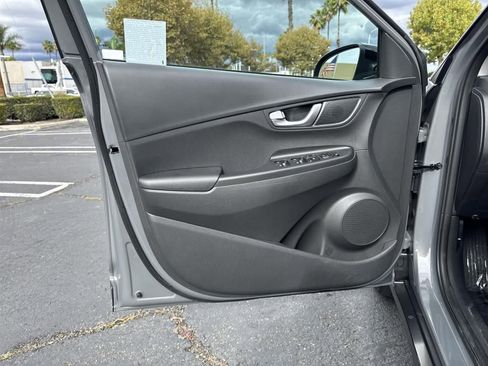 Used 2023 Hyundai Kona SE w/ Cargo Package image 19