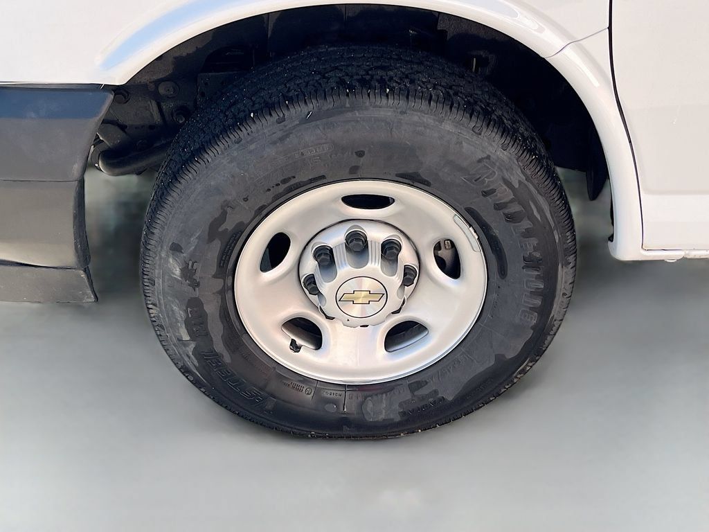 Used 2025 Chevrolet Express 2500 w/ Driver Convenience Package RWD image 24